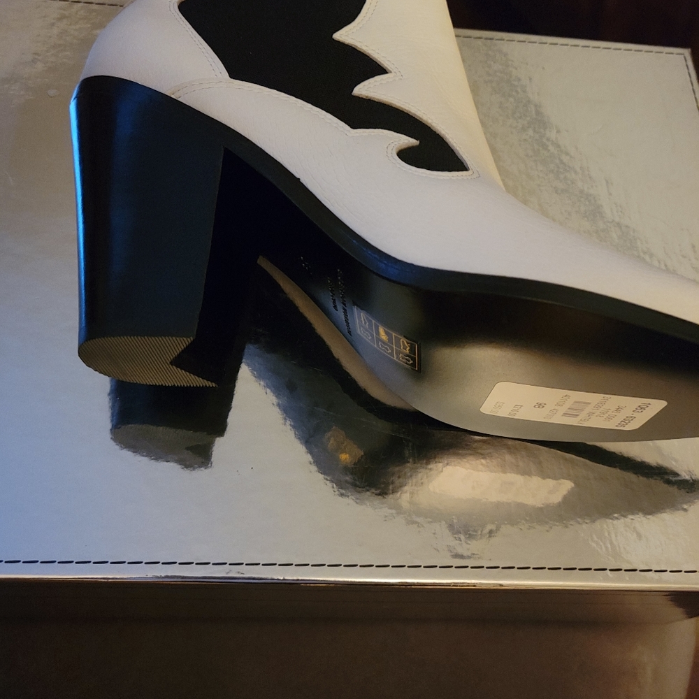 Women Booties Wht/Blk - Picture 3 of 5